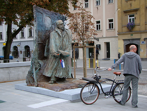Kip Ivana Hribarja (avtor Mirsad Begić)